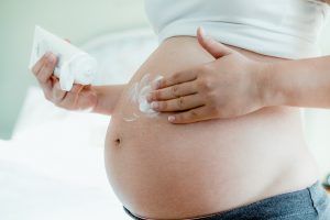 Cosméticos para cuidar la piel de una embarazada